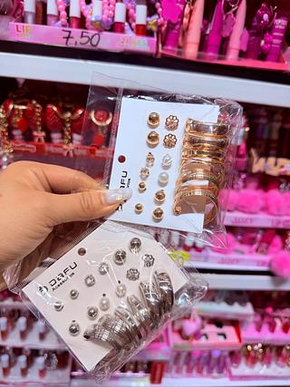Kit brincos cores separar que estevem disponíveis