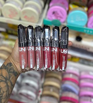 Batom líquido Studio Colors Uni Cores separar que estevem disponíveis