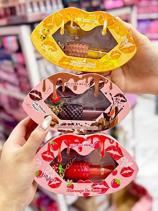 Brilho Labial com Chaveiro Beijo na Boca separar que estevem disponíveis