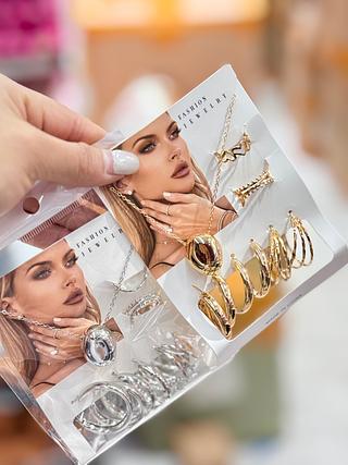 Kit Brincos Com Anel e Colar Dourado e Prata Modelo separar que estevem disponíveis