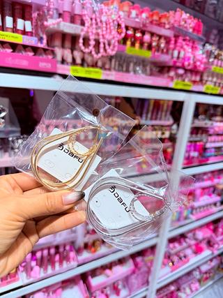 Brincos Dourado e PRATA cores separar que estevem disponível