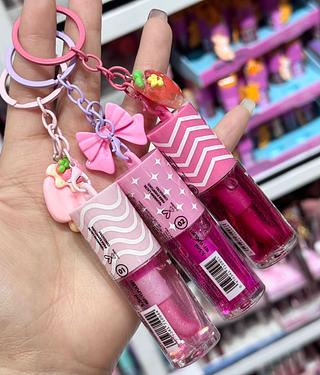 LIP GLOSS COM CHAVEIRO YASMIM JU CORES SEPARAR QUE ESTEVEM DISPONIVEIS