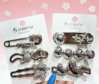 Presilha de cabelo separar que estevem disponíveis