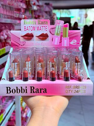 Batom Matte Bobbi Rara Cores separar que estevem disponível