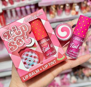 Kit lip balm e lip gloss love rain Cores separar que estevem disponível