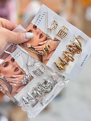 Kit Brincos Com Anel e Colar Dourado e Prata Modelos separar que estevem disponível