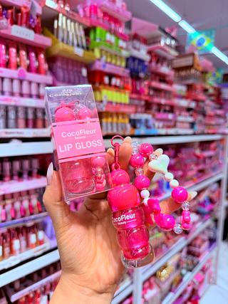 LIP GLOSS COM CHAVEIRO COCO FLEUR CORES SEPARAR QUE ESTEVEM DISPONIVEIS