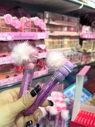Lip Gloss Glitter com Pom Pom Bobbi Rara ( Cor Sortido )