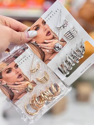 Kit Brincos Com Anel e Colar Dourado e Prata Modelos separar que estevem disponível