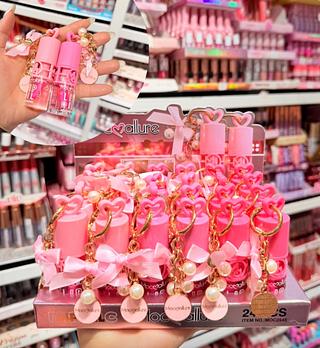 Lip Gloss Com Chaveiro Mocoallure Cores separar que estevem disponíveis