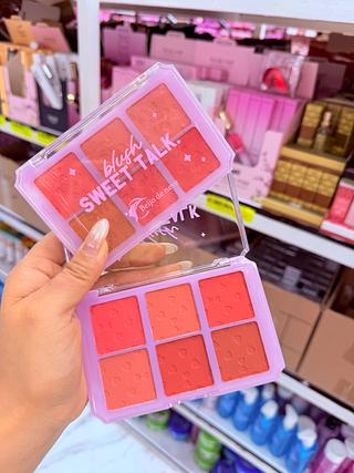 PALETA DE BLUSH CORES SEPARAR QUE ESTEVEM DISPONIVEIS BEIJO DE NEVE