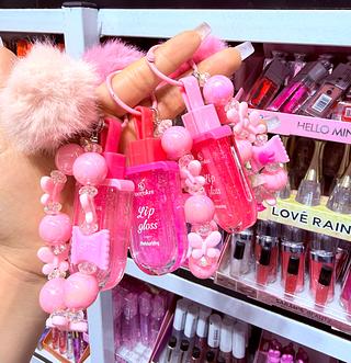 Lip Gloss Com Chaveiro Mocmallure Cores separar que estevem disponíveis