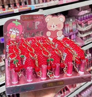 Lip gloss com chaveiro love rain
