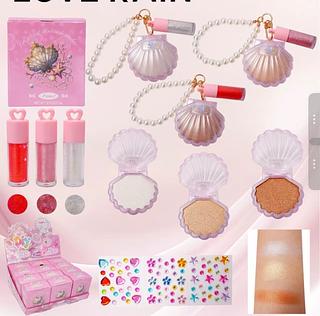 Iluminador com gloss e chaveiro cores separar que estevem disponível love rain