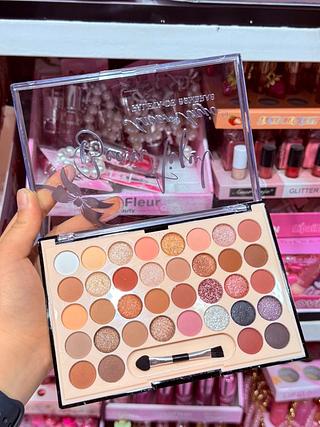 PALETA DE SOMBRA AMOR ANJO CORES SEPARAR QUE ESTEVEM DISPONIVEIS