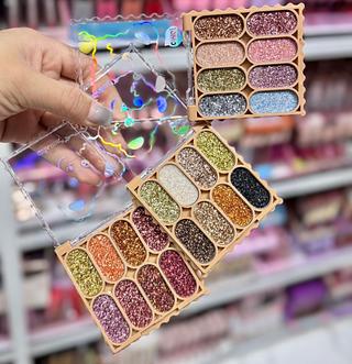 Paleta de Glitter Yoyomaquiamor cores separar que estevem disponível