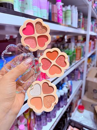 Paleta de Sombras Yoyomaquiamor cores separar que estevem disponível