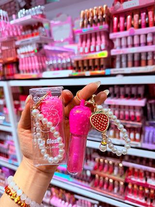 LIP GLOSS COM CHAVEIRO COCOFLEUR CORES SEPARAR QUE ESTEVEM DISPONIVEIS