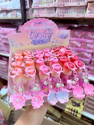 Lip gloss com Chaveiro Yoyomaquiamor Cores separar que estevem disponível