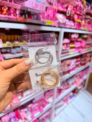 Brincos Cores separar que estevem disponível