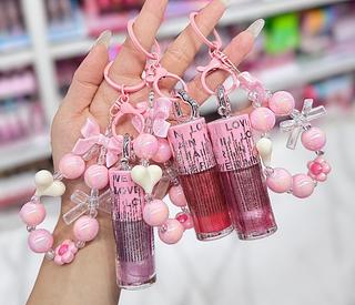 Lip Gloss Vom chaveiro Love Rain Cores separar que estevem disponível