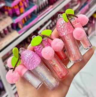 Lip Gloss Com chaveiro Amor Anio Cores separar que estevem disponíveis