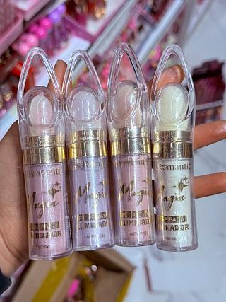 Pó iluminador em Fada Miss Romantic cores separar que estevem disponível