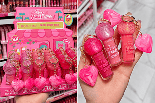 LIP GLOSS COM CHAVEIRO (2 CORAÇÃO )ROMCOM