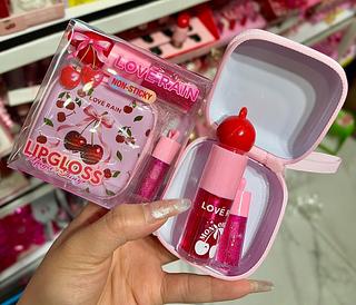 LIP GLOSS COM BOLSINHA LOVE RAIN
