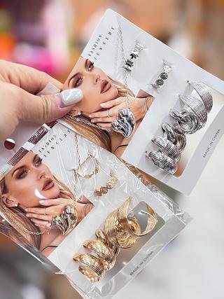 Kit Brincos com Anel e Colar Coração Dourado e Prata modelos separar que estevem disponíveis
