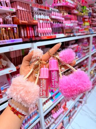 LIP GLOSS COM CHAVEIRO LOVE RAIN CORES SEPARAR QUE ESTEVEM DISPONIVEIS