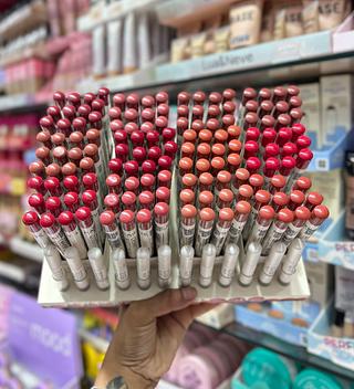 Lápis de Boca Lip Stick Love Rain ( Cor Sortido )