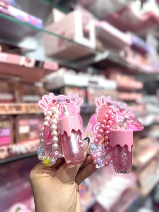 LIP GLOSS COM ACESSORIOS PARA CELULAR BOBBI RARA CORES SAO SEPARAR QUE ESTEVEM DISPONIVEIS