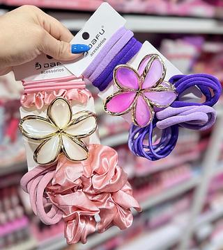 Presilha de cabelo cores e modelos separar que estevem disponíveis