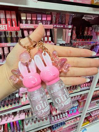 LIP GLOSS COM CHAVEIRO LOVE RAIN CORES SEPARAR QUE ESTEVEM DISPONIVEIS